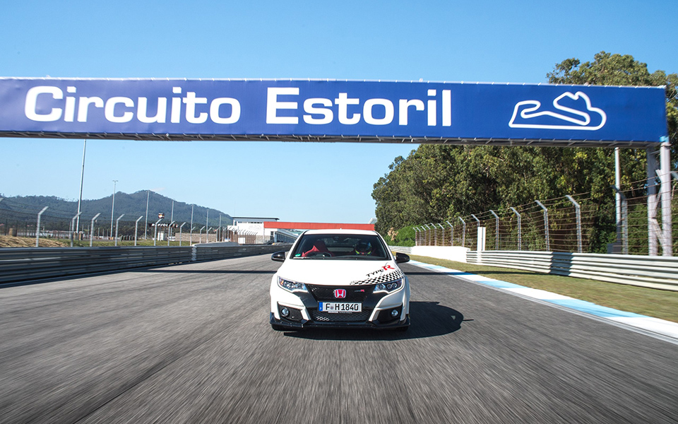 73923_honda_civic_type_r_sets_new_benchmark_time_at_estoril_with_wtcc_safety