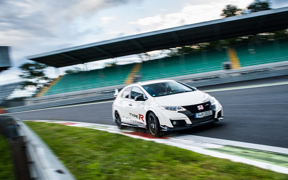 73934_honda_civic_type_r_sets_new_benchmark_time_at_monza_with_honda_wtcc_s