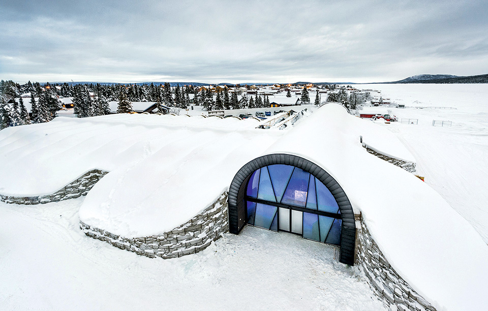 entrance-icehotel-365