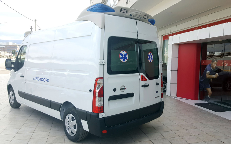 nv400-ambulance3
