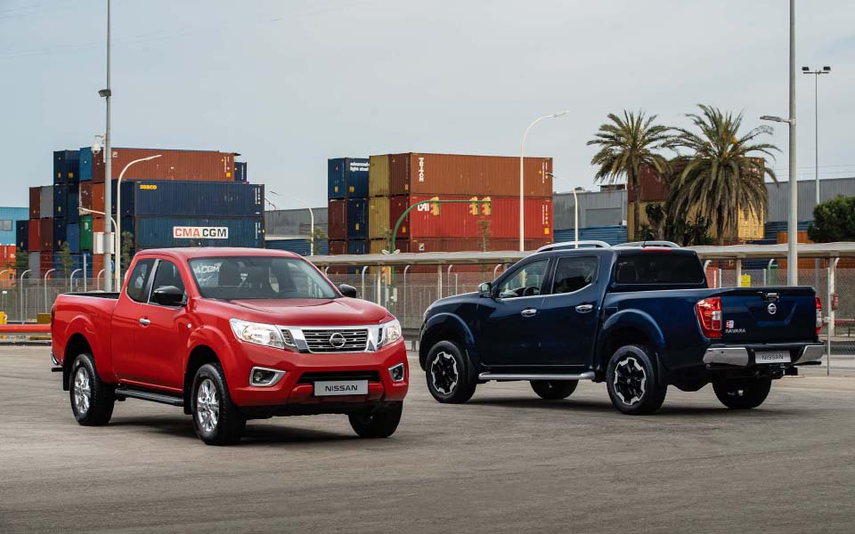 nissan-navara---king-cab-red-and-double-cab-blue