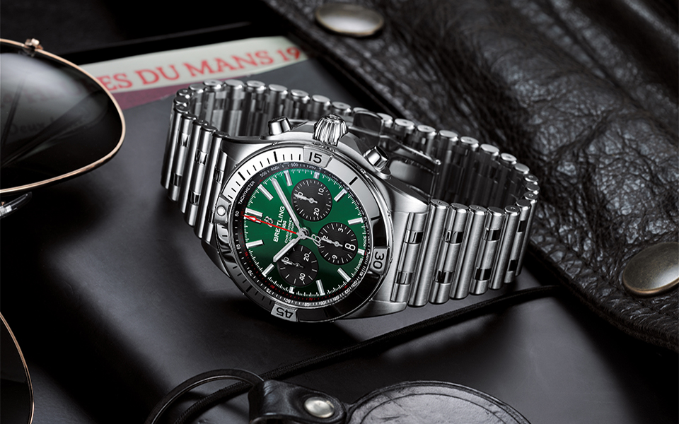 breitling-07_chronomat-b01-42-bentley-with-a-green-dial-and-black-contrasting-chronograph-counters