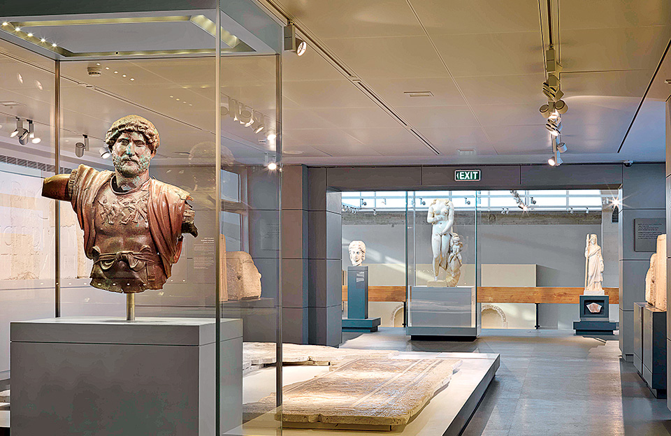 inside-the-roman-gallery-photo-by--elie-posner-courtesy-of-the-israel-museum-jerusalem