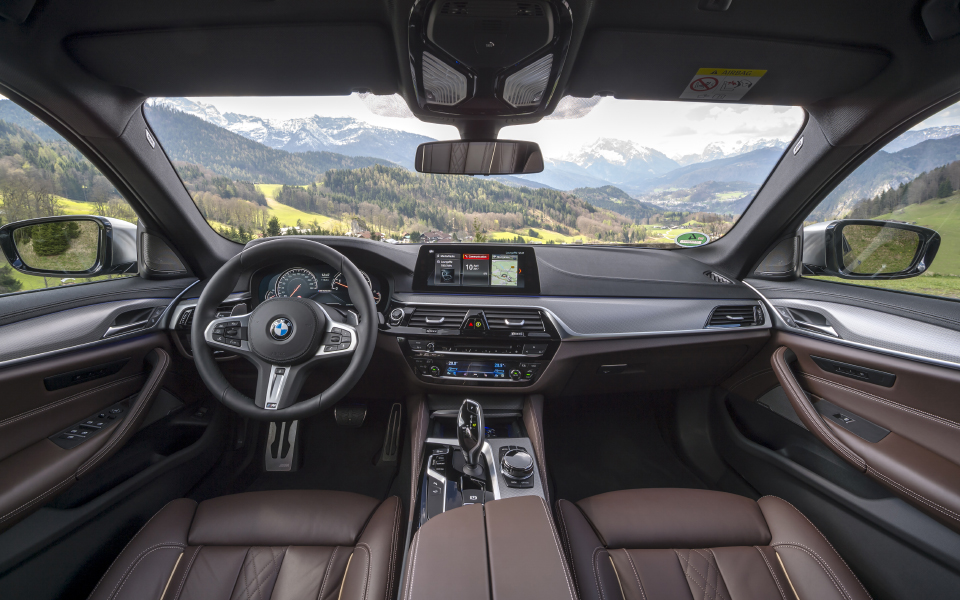 p90255009_highres_the-new-bmw-m550i-xd