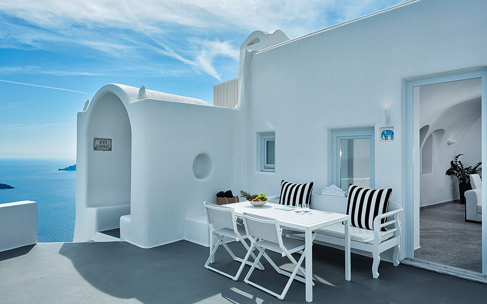 eden-villas-by-canaves-oia---superior-two-bedroom-villa-with-plunge-pool-24