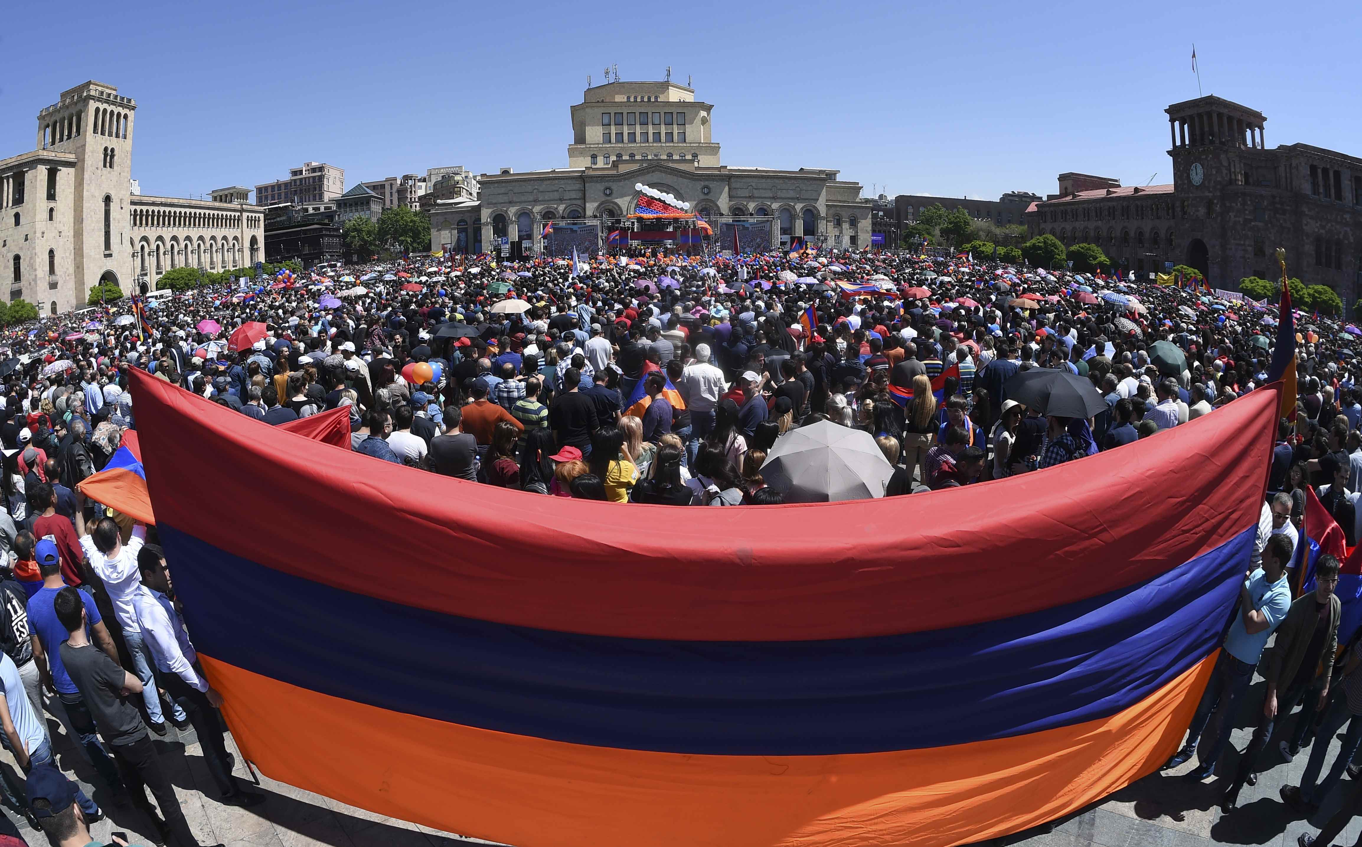 Население армении на сегодня. Бархатная революция в Армении. Бархатная революция в Армении 2018. Население Армении. Ереван население.