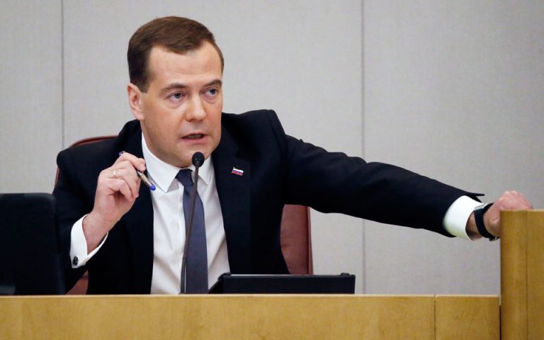 Μεντβέντεφ: «Να ρίξουμε υπερηχητικό πύραυλο στο Διεθνές Ποινικό Δικαστήριο»