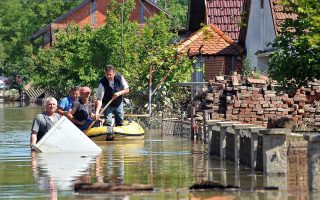 Το κόστος από τις πλημμύρες στη Σερβία και τη Βοσνία έφτασε τα δύο δισ. ευρώ.