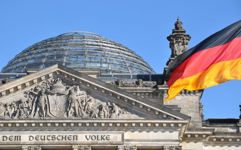 Η Γερμανία προχώρησε σε μείωση των ορίων συνταξιοδότησης