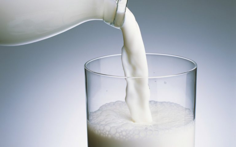 Η τιμή στο φρέσκο γάλα παραμένει ψηλά και ο καταναλωτής στρέφεται στο εβαπορέ