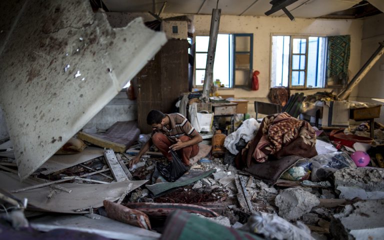 Γάζα: Είκοσι Παλαιστίνιοι νεκροί από βομβαρδισμούς σε σχολείο του ΟΗΕ