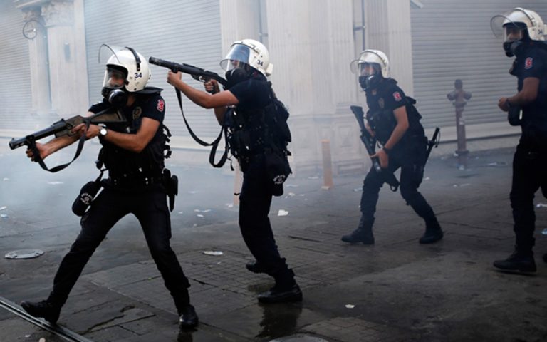Τουρκία: Προφυλάκιση αστυνομικού για τον θάνατο διαδηλωτή