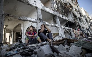 Αξιωματούχοι των Ηνωμένων Εθνών, κάνοντας τον τραγικό απολογισμό των συγκρούσεων, ανέφεραν ότι 408 παιδιά παλαιστινιακής καταγωγής σκοτώθηκαν.