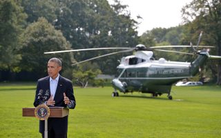Διάγγελμα Ομπάμα στον κήπο του Λευκού Οίκου λίγο πριν την επιβίβασή του στο προεδρικό αεροσκάφος.