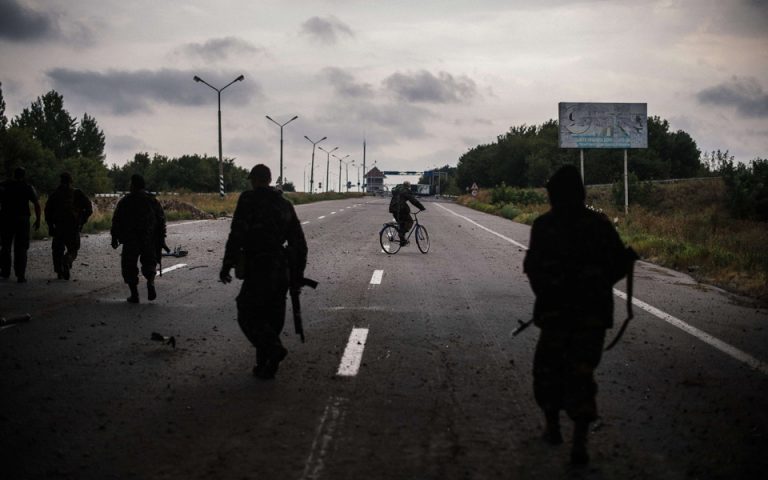Ουκρανία: Μάχες στο Λουγκάνσκ, πυρά στο Ντονέτσκ