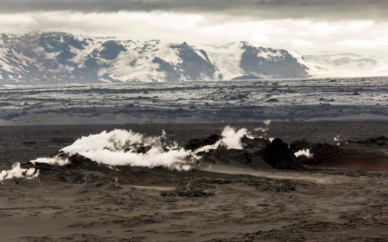 Ισλανδία: Μειώθηκε στο πορτοκαλί ο συναγερμός για το ηφαίστειο Μπαρνταρμπούνγκα