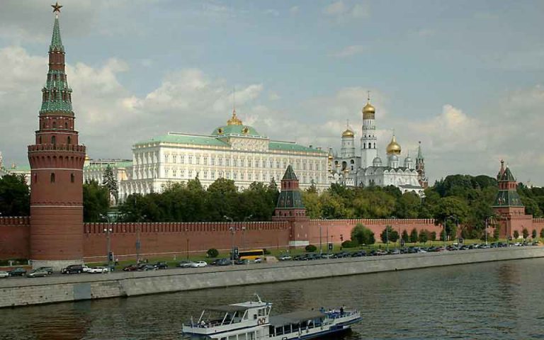Τρόπους αναζητεί η Μόσχα να περιορίσει τις συνέπειες του εμπάργκο στις εισαγωγές τροφίμων