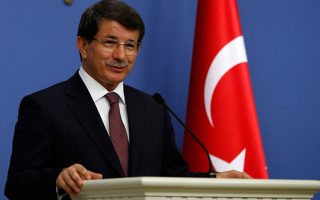 Ο νέος πρωθυπουργός της Τουρκίας Αχμέτ Νταβούτογλου ανακοινώνει τη νέα κυβέρνηση της χώρας.