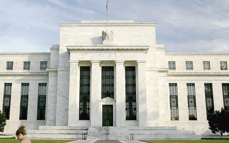 Πτώση στην Ευρώπη εν αναμονή αποφάσεων από Fed