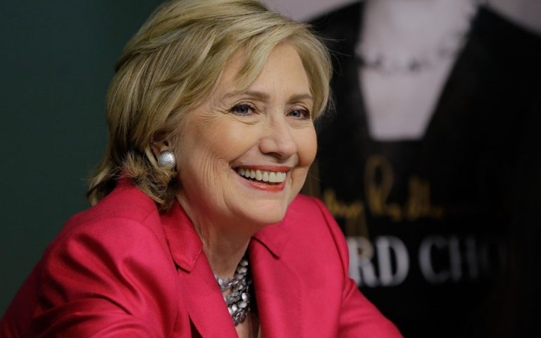 Hillary Clinton: Ενδυματολογική «μούσα»  για μπουτίκ στο Κόσοβο