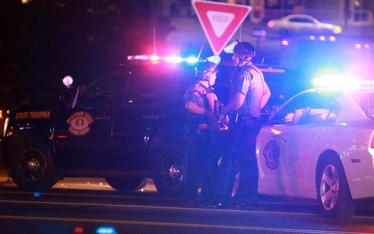 ΗΠΑ: Δύο αστυνομικοί τραυματίστηκαν από σφαίρες σε Σεντ Λιούις και Φέργκιουσον