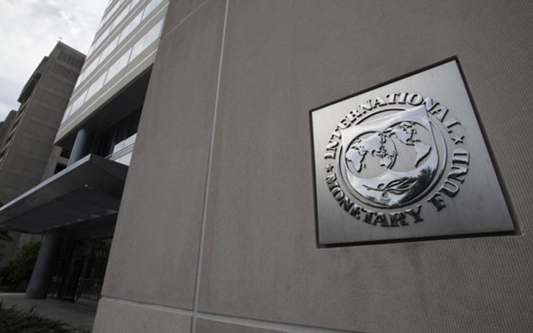 Συμμετοχή ιδιωτών σε «κούρεμα» κρατικού χρέους προωθεί το ΔΝΤ