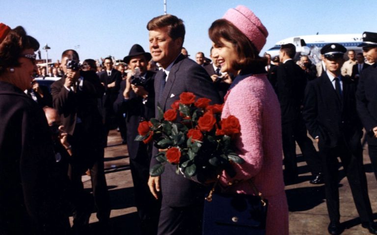 Jacqueline Kennedy Onassis: Ο χειμώνας που την ανέδειξε ως σύμβολο γυναικείου θάρρους