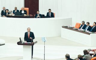 Τη νέα κοινοβουλευτική περίοδο στην Τουρκία εγκαινίασε χθες με την ομιλία του ενώπιον της ολομέλειας της Εθνοσυνέλευσης στην Αγκυρα, ο πρόεδρος Ρετζέπ Ταγίπ Ερντογάν.