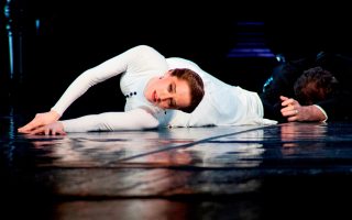 O θρυλικός θίασος Βαχτάνγκοφ της Μόσχας παρουσιάζει μία διαφορετική εκδοχή του έργου του Τολστόι «Aννα Καρένινα», σε χορογραφία και σκηνοθεσία της βραβευμένης Angelica Cholinais. Για τρεις παραστάσεις στο θέατρο Badminton.