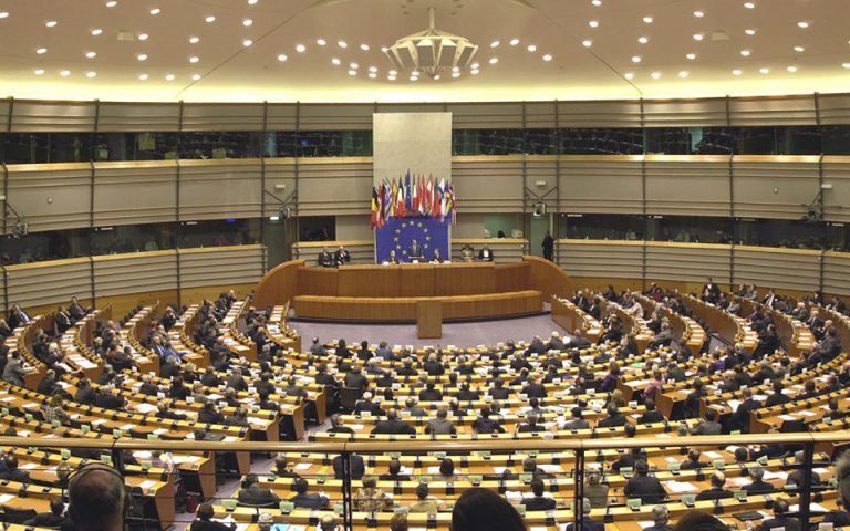 Σφοδρή αντιπαράθεση Βέμπερ-Παπαδημούλη στο Ευρωπαϊκό Κοινοβούλιο