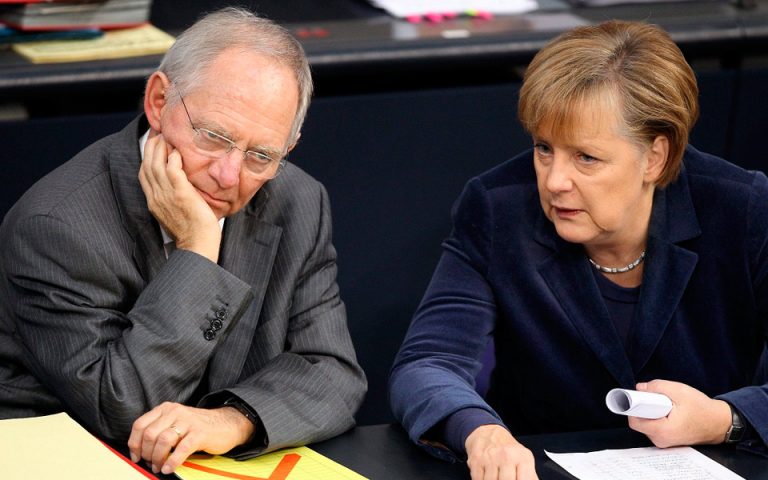 «Der Spiegel»: Αντιμετωπίσιμη για τη Γερμανία μία έξοδος της Ελλάδας από το ευρώ