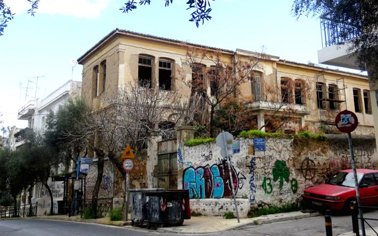 Το σχολείο – ερείπιο των Ανω Πετραλώνων