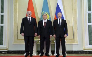 Kazakhstan's President Nursultan Nazarbayev (C), Russia's President Vladimir Putin (R) and Belarus' President Alexander Lukashenko pose for a picture as they meet in Astana March 20, 2015. The three main members of the Russian-led Eurasian Economic Union face a big economic challenge from the fall in global oil prices, Nazarbayev said on Friday. But, speaking before talks in the Kazakh capital Astana with Putin and Lukashenko, Nazarbayev said the situation had become more stable. REUTERS/Alexei Druzhinin/RIA Novosti/Kremlin ATTENTION EDITORS - THIS IMAGE HAS BEEN SUPPLIED BY A THIRD PARTY. IT IS DISTRIBUTED, EXACTLY AS RECEIVED BY REUTERS, AS A SERVICE TO CLIENTS.