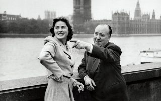 Με την Ινγκριντ Μπέργκμαν στο Λονδίνο, το χειμώνα του 1948. Η σχέση τους ήταν τρυφερή, αλλά έμεινε πλατωνική εξαιτίας της αποστροφής του Χίτσκοκ για το σεξ.