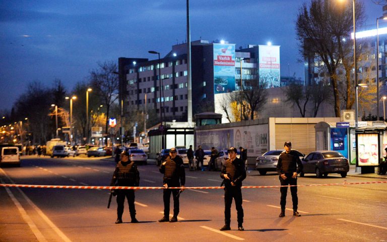 «Κυνηγητό» για τη σύλληψη των τρομοκρατών στην Τουρκία
