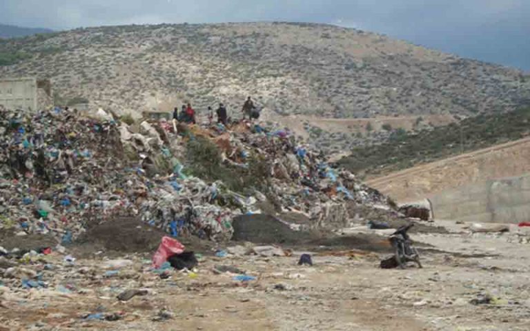 Πόλεμος ανακοινώσεων για τα σκουπίδια με φόντο την επιβολή προστίμων