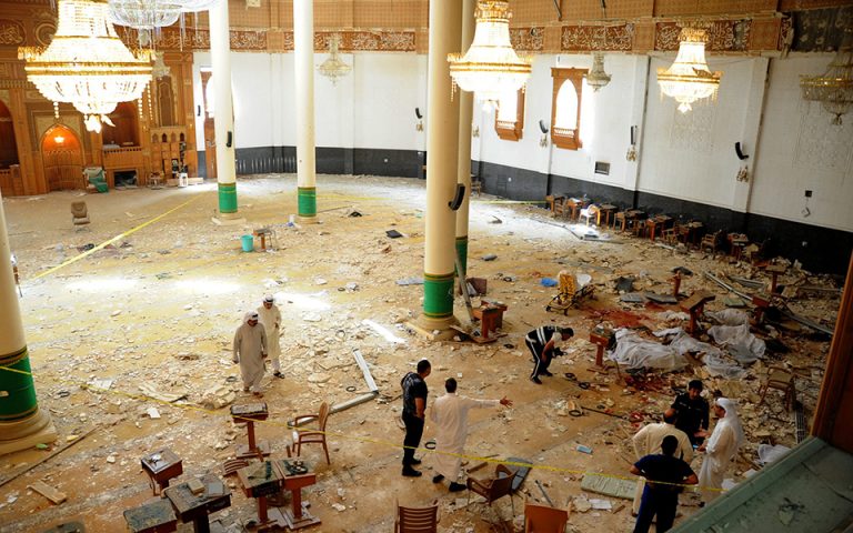 Πολύνεκρη επίθεση σε τέμενος στο Κουβέιτ