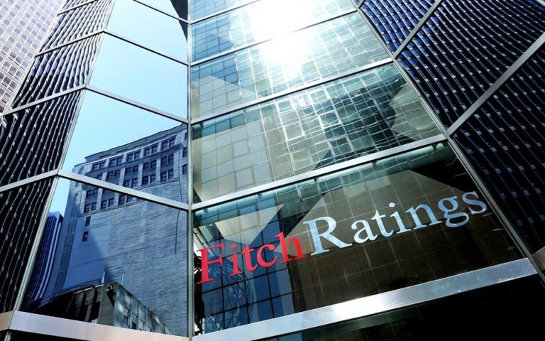 Ο οίκος Fitch υποβάθμισε τέσσερις ελληνικές τράπεζες στη βαθμίδα της «μερικής χρεοκοπίας»