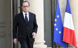 French President Francois Hollande arrives to deliver a statement, following an emergency security meeting at the Elysee palace on June 26, 2015 in Paris, after an attack defined as 
