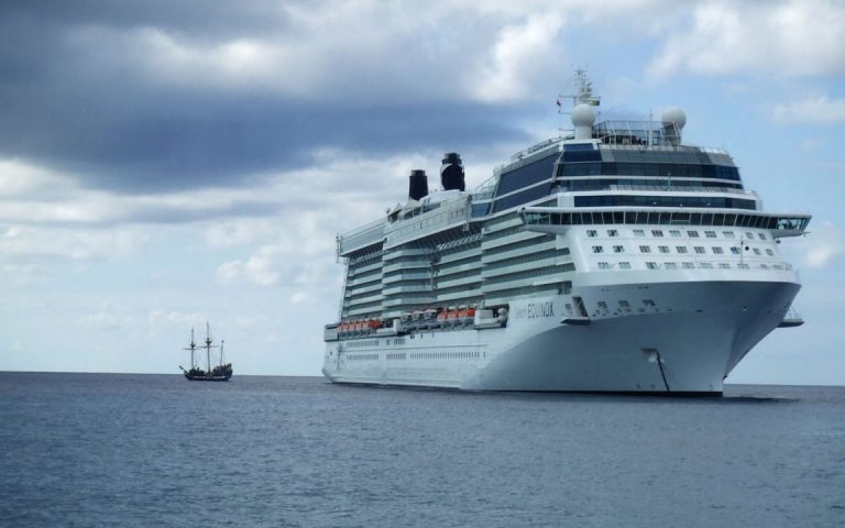 Celebrity Equinox: Στο λιμάνι της Σούδας το πολυτελές κρουαζιερόπλοιο