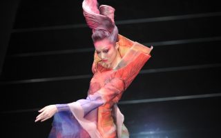 A model displays a new creation at the Mao Geping-2016MGPIN Color Make-up fashion show during the China Fashion Week Spring/Summer 2016 in Beijing, China, 26 October 2015.<P><noscript><img width= 