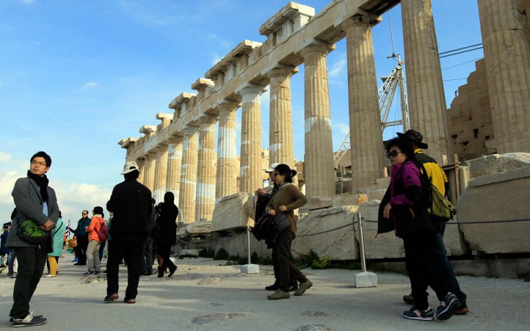 Οι Ελληνες ξενοδόχοι απορρόφησαν τον ΦΠΑ στις διαδικτυακές τιμές τον Οκτώβριο