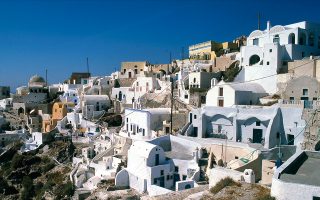 Διεθνείς ξενοδοχειακές αλυσίδες διαπραγματεύονται ή έχουν συμφωνήσει σε συνεργασίες για την απόκτηση μεριδίου στην ελληνική τουριστική αγορά.