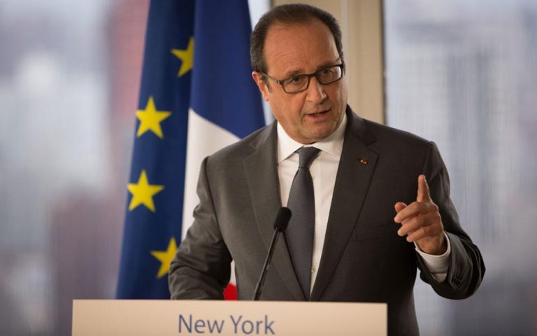 Ολάντ: Η Γαλλία δεν τρομάζει από καμία απειλή