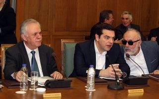 Πρόσκληση στους αγρότες να προσέλθουν στο τραπέζι του διαλόγου για να συζητήσουν το ασφαλιστικό απηύθυνε εκ νέου ο πρωθυπουργός, Αλέξης Τσίπρας, μιλώντας στο υπουργικό συμβούλιο, δηλώνοντας ότι υπάρχουν σημαντικές δυνατότητες βελτιώσεων, όσων αφορά τις εισφορές και τη μεταβατικότητα των διατάξεων. ΑΠΕ-ΜΠΕ / ΠΑΝΤΕΛΗΣ ΣΑΙΤΑΣ