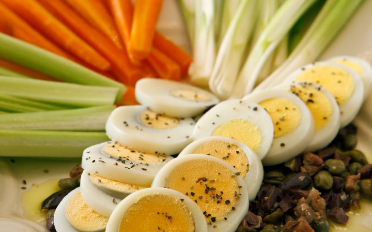 Μαριναρισμένα λαχανικά με πασχαλινά αυγά και ταπενάντ*