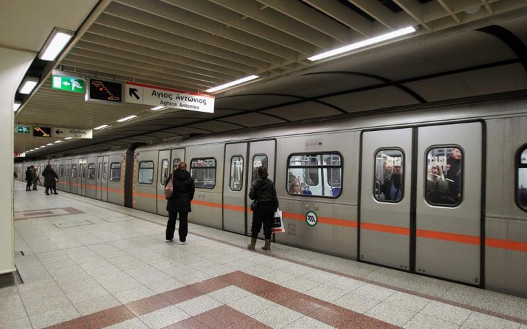 Κλιμακώνονται οι επιθέσεις κατά των ελεγκτών του μετρό