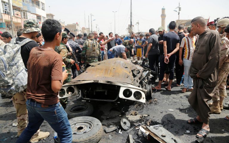 Aλλεπάλληλες επιθέσεις με δεκάδες νεκρούς στη Βαγδάτη