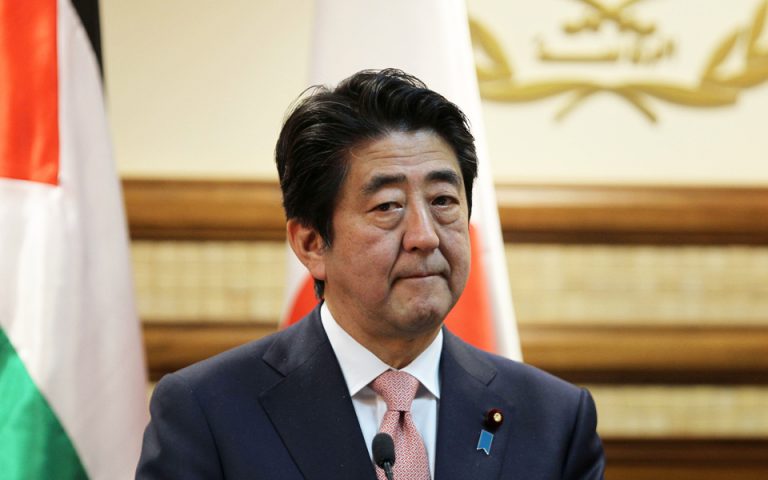 Δημοσιονομικές και πολιτικές ισορροπίες αναζητεί η Ιαπωνία