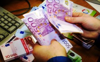 Σύμφωνα με την ΕΚΤ, υπάρχουν έντονες ανησυχίες ότι τα χαρτονομίσματα των 500 ευρώ διευκολύνουν το ξέπλυμα μαύρου χρήματος.